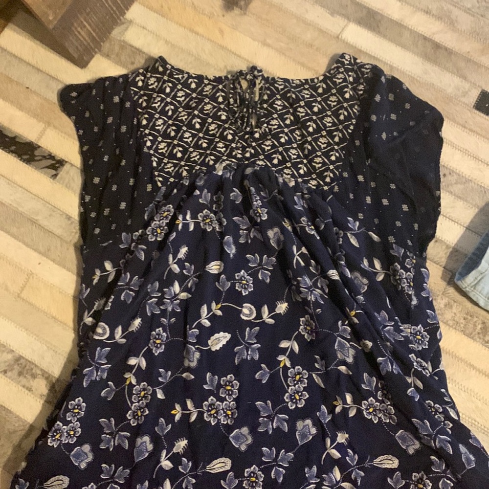 Super cute Navu blue floral top